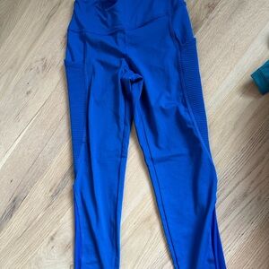 Blue cali leggings design on the side size small